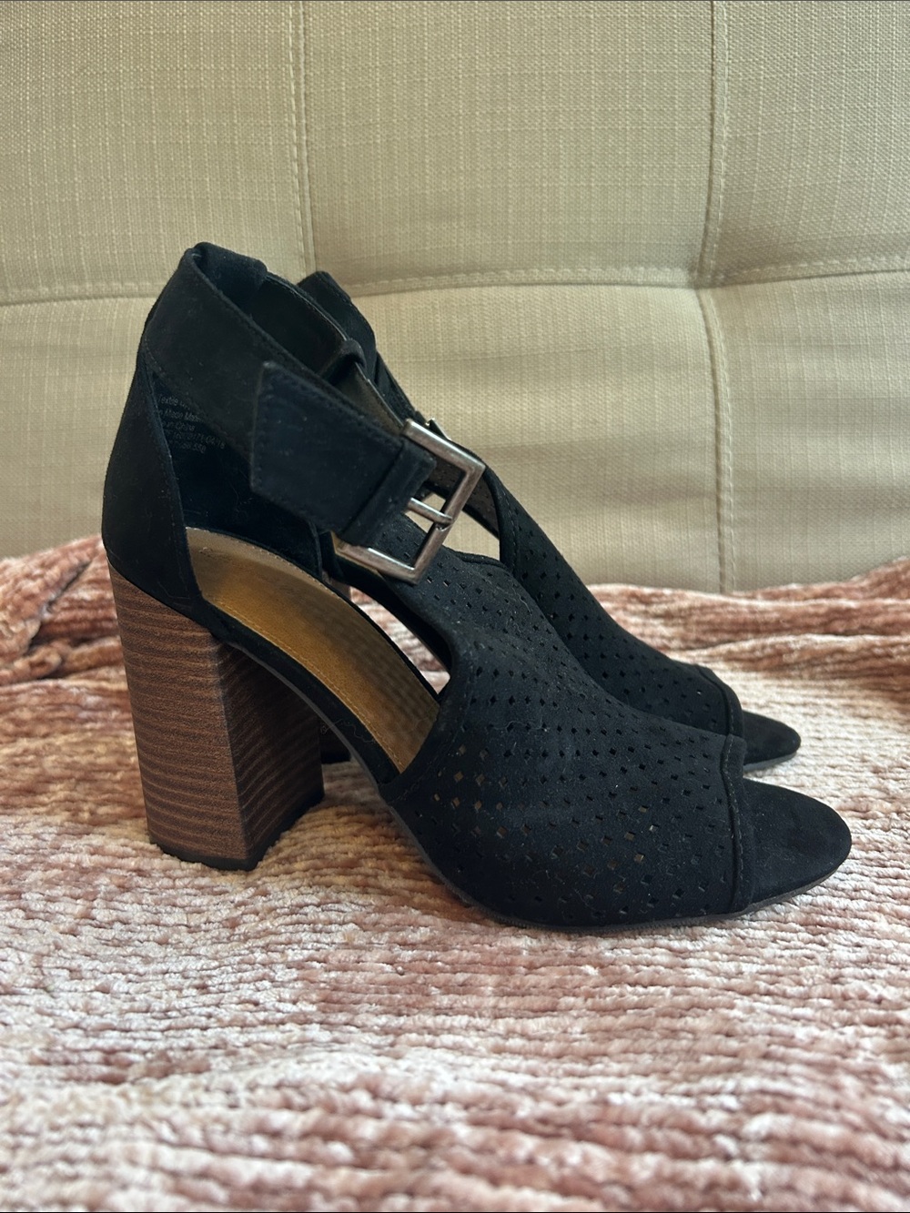 Universal Thread Hannah sandals Size 6